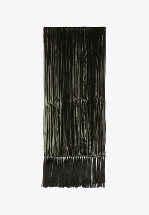 Donkergroene fluwelen stof met verticale plooien, voorzien van een gevormde zwarte rand. Fijne textuur met een lichte glans.