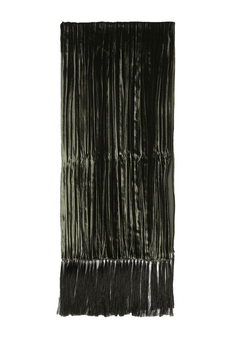 Tessuto di velluto verde scuro con plissettature verticali, caratterizzato da un orlo nero frangiato. Texture liscia con una leggera lucentezza.