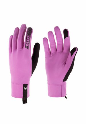 Par de guantes morados con detalles negros en los pulgares y las palmas, uno mostrando el reverso con el texto "BUFF" en el dedo índice.