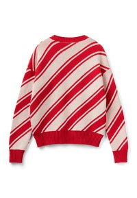 Červený a krémový pruhovaný svetr s diagonálními červenými pruhy, kulatým výstřihem a žebrovanými manžetami a lemem. Pletená textura, volnější střih.