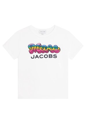 Biała koszulka z nadrukiem w stylu retro w wielobarwnych kolorach z napisem „Marc Jacobs”, z zaokrąglonymi literami i gładką fakturą materiału.