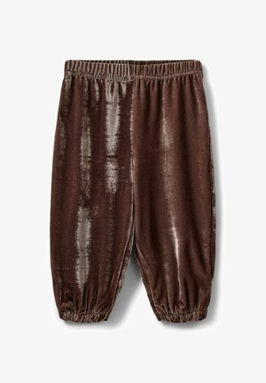 Pantalones de terciopelo marrón con una textura brillante, que cuentan con una cinturilla elástica y tobillos fruncidos. Superficie suave con sutiles reflejos de luz.