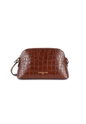 Bag in ecopelle effetto coccodrillo marrone di forma arrotondata, con chiusura a zip e logo del marchio in tono oro sul davanti. Inclusa tracolla regolabile.