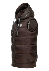 Brun ärmlös puffer-väst med hög krage, dragkedja framtill, logodetalj och dragsko i huvan. Slät textur och kviltad design.