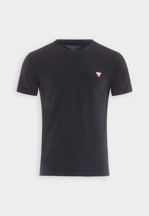 Čierne bavlnené tričko s krátkymi rukávmi, okrúhlym výstrihom a malým červeným a bielym trojuholníkovým logom na ľavej hrudi. Hladká textúra.