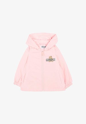 Giacca con cappuccio per bambini di colore rosa chiaro con zip frontale e logo orsetto sopra la scritta "Moschino" sul petto.