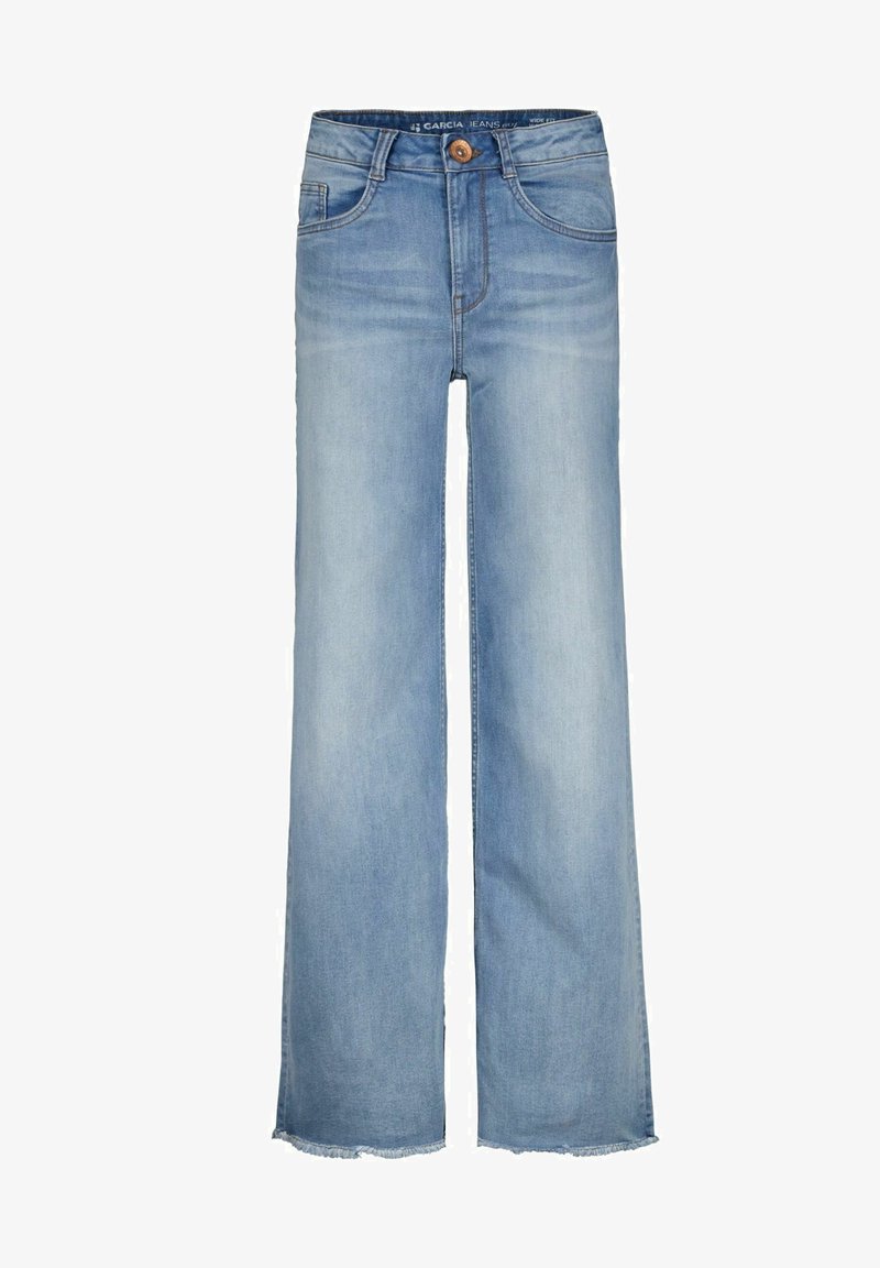 Jean en denim bleu clair avec taille haute, fermeture par boutons, poches avant et ourlets effilochés sur des jambes larges et droites.