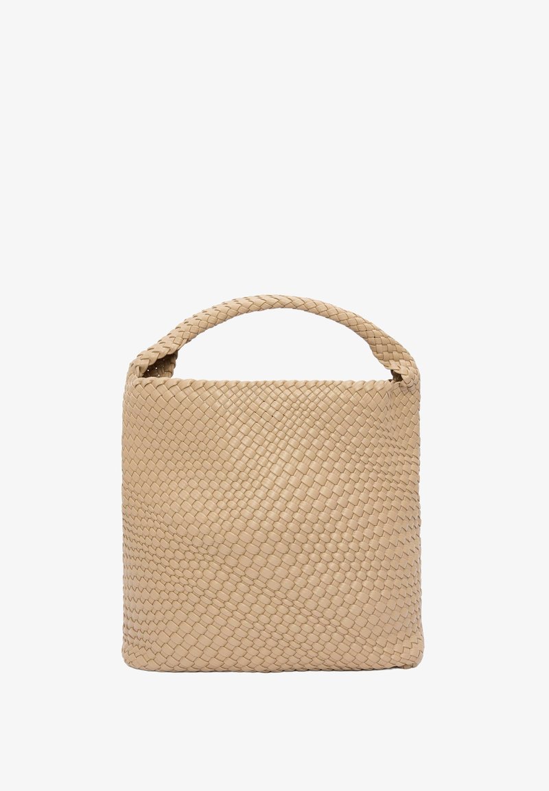 Beige handtas van geweven leer met een rechthoekige vorm, korte gevlochten handgreep en een gladde textuur. Minimalistisch ontwerp zonder opvallende accenten.
