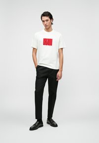 Calvin Klein MAZE GRAPH - T-shirts print - white greige