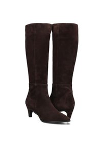 Bruine suède kniehoge laarzen met een spitse neus en een hak van 5 cm. Glad oppervlak, strakke pasvorm en geen zichtbare hardware.