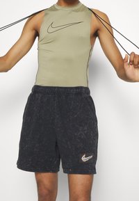 Nike Performance Šortky - black