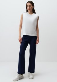 Jimmy Key SLEEVELESS CREW NECK  - Top - white