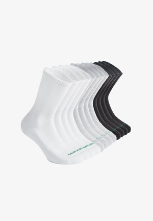 Nove paia di calzini disposti in un gradiente, che presentano colori bianco, grigio e nero. Il materiale sembra essere una miscela di cotone con una texture a coste.