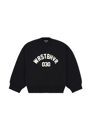 Schwarzer Strickpullover mit Rundhalsausschnitt, oversized Schnitt und weißem, gesticktem Text "WRSTBHVR 030" auf der Vorderseite.