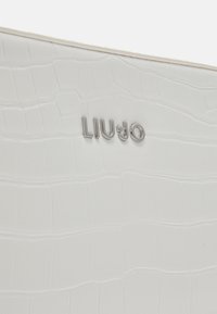 LIU JO S CROSSBODY - Mala a tiracolo - off white