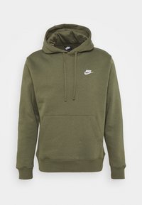 Olivgrön hoodie i mjukt tyg med framficka, justerbar huva med dragsko och en vit Nike-logotyp på bröstet.