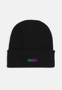 Czarna dzianinowa czapka z wywijanym rantem, z wielokolorową naszywk�ą z logo "Oakley" wyszytą z przodu. Gładka tekstura i prosty design.