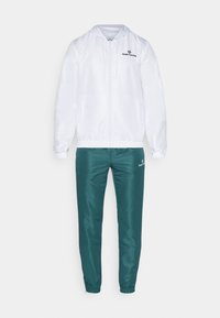 Unselected, sea moss/white