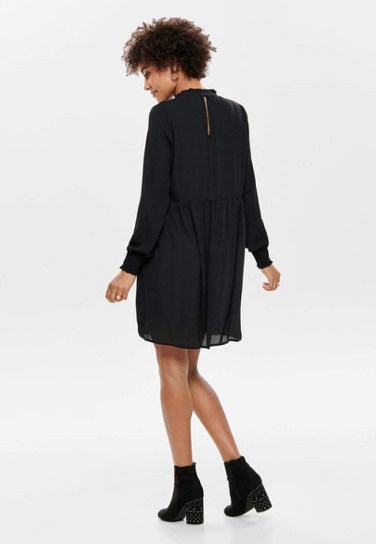 Gesmoktes Kleid Mit Langen Ärmeln Jdy