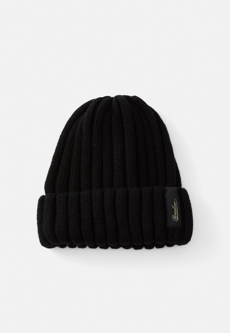 Berretto lavorato a maglia nero con una texture a coste, caratterizzato da un risvolto e una piccola etichetta di marca sul lato. Materiale morbido ed elastico.