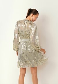 Next WRAP RUFFLE- REGULAR FIT - Koktélruha / Partiruha - silver metallic