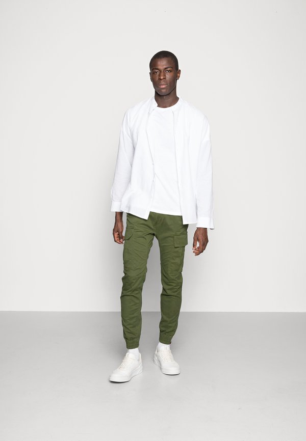 AIRMAN PANT - Cargo trousers - dark oliv2