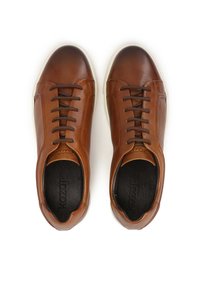 Brown leather sneakers with a smooth finish, rounded toe, casual lacing, and a white rubber sole. Interior features a black textured lining.