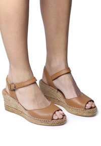 Toni Pons Espadrilky - tan