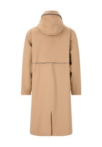 Beige vandtæt jakke med hætte, lange ærmer og rygventilation. Har en kontrasterende grå kant langs den øverste ryg og hætten.