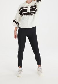 Shoeby Stickad tröja - white