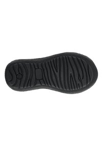 Černá gumová podrážka boty s texturovaným vzorem, obsahující drážky a vyvýšeniny pro lepší přilnavost, a obdélníkový detail loga.