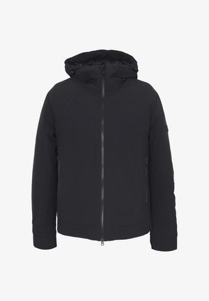 Giacca nera resistente all'acqua con chiusura a zip, cappuccio regolabile, due tasche laterali e un tessuto morbido e leggermente testurizzato.