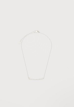 Õrn hõbedast kett-kaelakee horisontaalse ribakujulise ripatsiga, millel on väikesed sädelevad kivid ja reguleeritav haak.