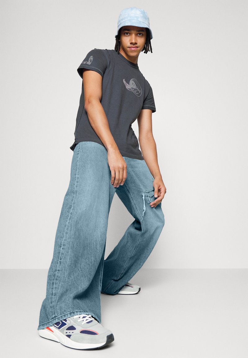 Diesel D-RISE - Flared Jeans - 09e25 01/blue denim - Zalando.co.uk