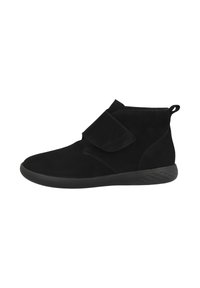 Las botas de tobillo de ante negro cuentan con un cierre de tira de Velcro, punta redondeada y suela de goma texturizada con un diseño estampado.