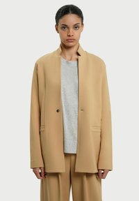 RESIDUS ATIN - Halflange jas - beige