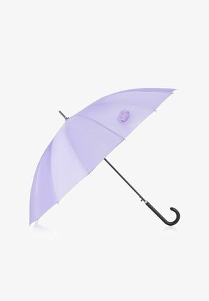 Parapluie violet avec une toile semi-transparente, un manche incurvé noir et une armature en métal. Comprend huit baleines et une petite boucle de suspension.