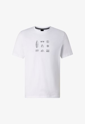 Biały t-shirt z krótkim rękawem z szarymi ikonami, w tym deską surfingową, okularami przeciwsłonecznymi, literą B, płomieniem, gwiazdką, numerem 89, namiotem i falistymi liniami, umieszczonymi na środku klatki piersiowej.