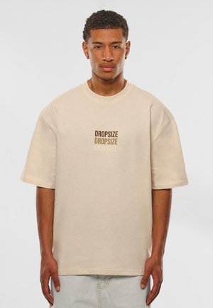 HEAVY OVERSIZE STAPLE LOGO - Printtipaita - coconut milk