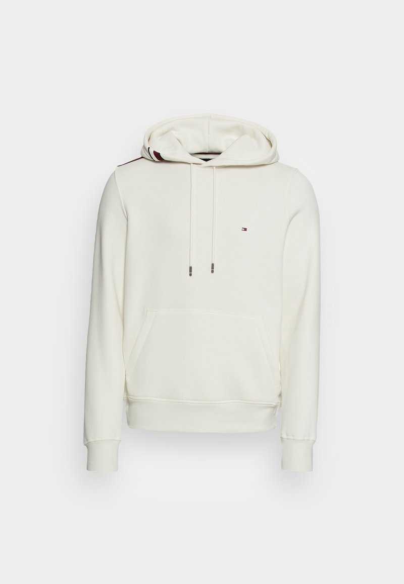 Sudadera con capucha en algodón color blanco roto, con un bolsillo frontal, cordones y un pequeño logotipo bordado. Textura suave y diseño informal.