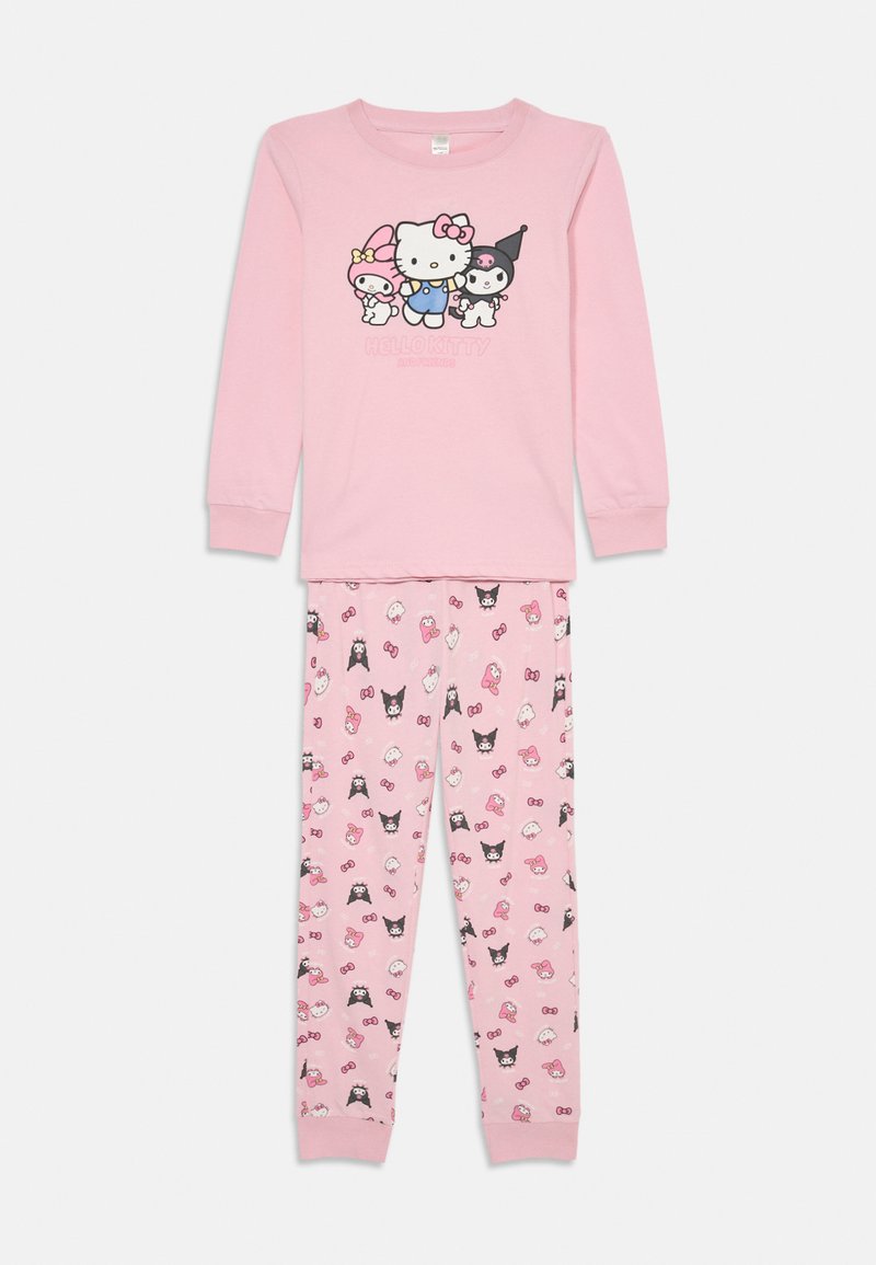Vaaleanpunainen lasten pitkähihaisista paita ja housut -pyjamakokonaisuus, jossa on Hello Kittyn ja ystävien hahmoja sekä pieniä painettuja perhosia housuissa.
