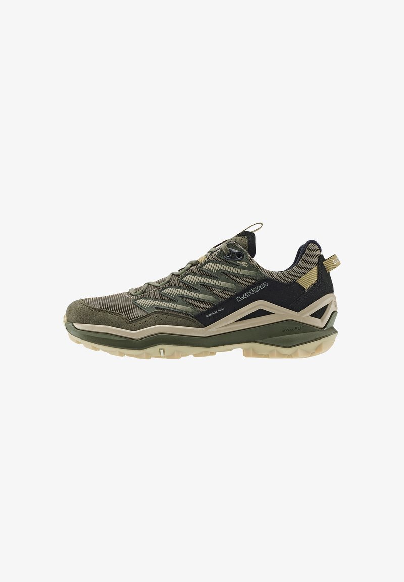 Scarpa da trekking verde e nera con tomaia in rete e suede, design testurizzato, punta rinforzata e suola ammortizzata per aderenza e stabilità.