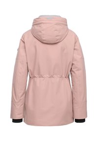 Roze waterdichte jas met capuchon, ingezette taille, zwarte mouwaccenten en een gladde textuur. Beschikt over een centrale naad en minimale details.