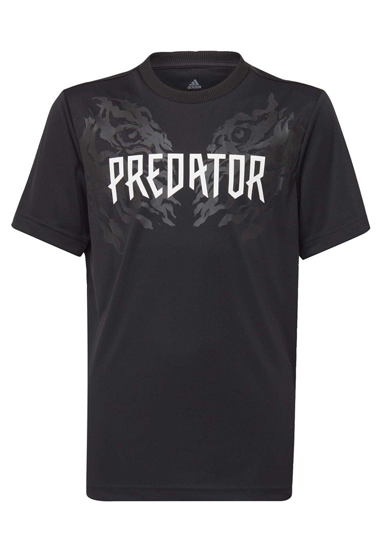 Černé tričko s krátkým rukávem, na kterém je v bílých tučných písmenech nápis "PREDATOR", s texturovaným tygřím vzorem v tmavě šedé barvě na přední straně.
