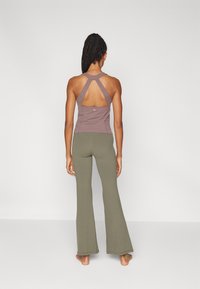 Athleta ELATION FLARE PANT - Leggings - jungle green