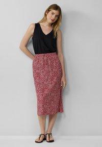 s.Oliver GEMUSTERTER AUS MIT ELASTIKBUND UND TUNNELZUG - A-line skirt - mohnrot