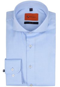 Lichtblauw slim fit herenoverhemd, gevouwen, met witte knopen en een klassieke kraag, met merklabel aan de binnenkant.