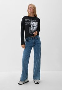 QS LONGSLEEVE MIT FRONTPRINT - Long sleeved top - schwarz