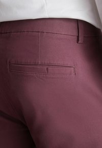Next SLIM FIT - Pantalones chinos - purple