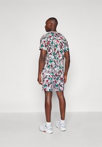 Fila SHORTS LEO - Sportiniai šortai - graffitti gringe